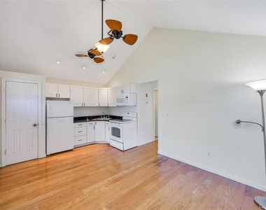 22 Maplewood Avenue - Photo Thumbnail 18