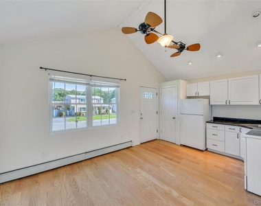 22 Maplewood Avenue - Photo Thumbnail 17