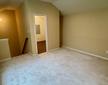 8 Green Court - Photo Thumbnail 34