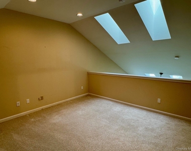 8 Green Court - Photo Thumbnail 32
