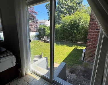 1498 Kew Avenue - Photo Thumbnail 7