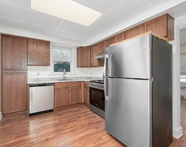 13 Concord Avenue - Photo Thumbnail 8