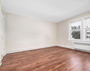 13 Concord Avenue - Photo Thumbnail 11
