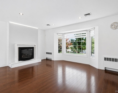 38 Birchwood Park Drive - Photo Thumbnail 2