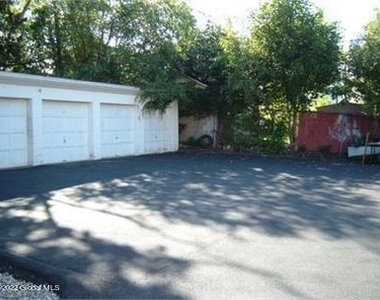 31 Parkwood Street - Photo Thumbnail 4