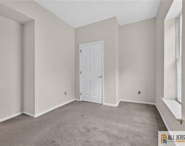 42 Main Street - Photo Thumbnail 7