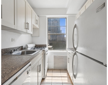 225 E 46th Street - Photo Thumbnail 2