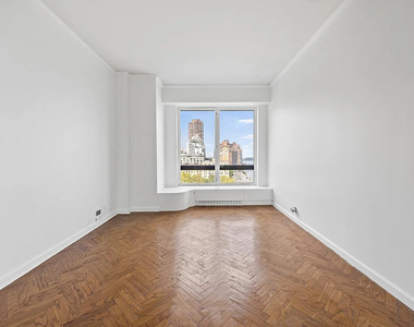 530 E 76th Street - Photo Thumbnail 3