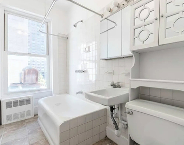 306 E 81st Street - Photo Thumbnail 6