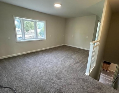 80 Westmoreland Drive - Photo Thumbnail 5