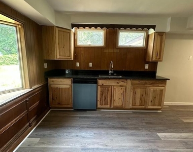 80 Westmoreland Drive - Photo Thumbnail 4