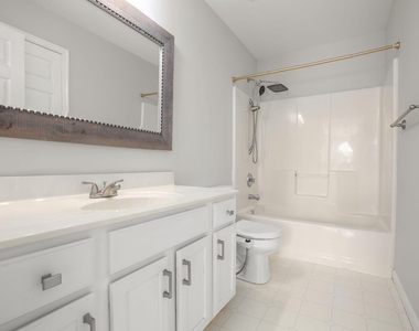 10205 N Hampton Lane - Photo Thumbnail 32
