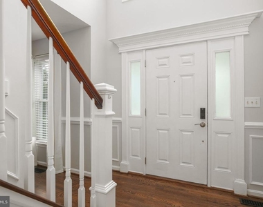 10205 N Hampton Lane - Photo Thumbnail 4