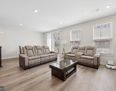 42587 Pitlochry Drive - Photo Thumbnail 10