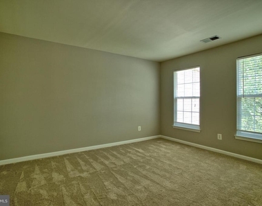 19763 Estancia Terrace - Photo Thumbnail 17