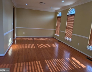 22611 Welborne Manor Square - Photo Thumbnail 6