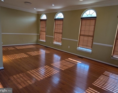 22611 Welborne Manor Square - Photo Thumbnail 5