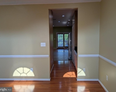 22611 Welborne Manor Square - Photo Thumbnail 9