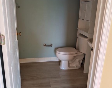 22611 Welborne Manor Square - Photo Thumbnail 8