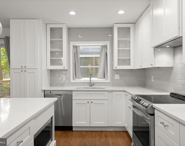 315 Center Street N - Photo Thumbnail 7