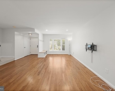 315 Center Street N - Photo Thumbnail 11