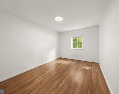 315 Center Street N - Photo Thumbnail 17