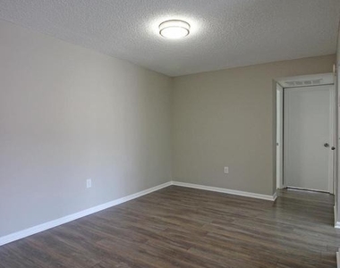 10208 Bushman Drive - Photo Thumbnail 5
