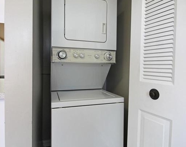 10208 Bushman Drive - Photo Thumbnail 17