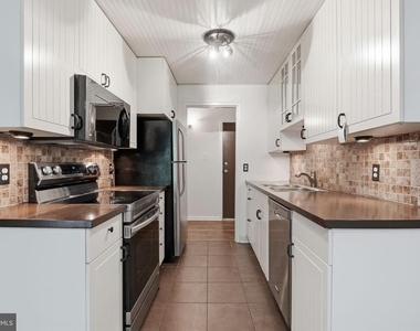 11619 Stoneview Square - Photo Thumbnail 1