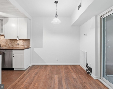 11619 Stoneview Square - Photo Thumbnail 6