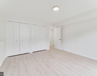 7107 Sontag Way - Photo Thumbnail 41