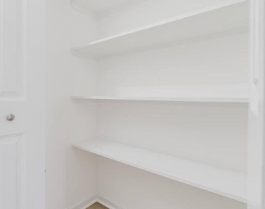 7107 Sontag Way - Photo Thumbnail 25