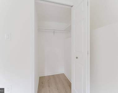 7107 Sontag Way - Photo Thumbnail 40