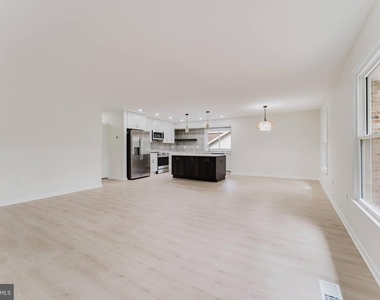 7107 Sontag Way - Photo Thumbnail 11