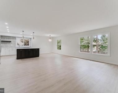 7107 Sontag Way - Photo Thumbnail 2