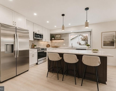 7107 Sontag Way - Photo Thumbnail 3