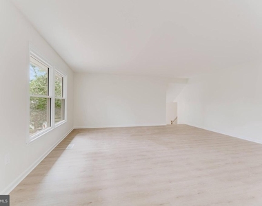 7107 Sontag Way - Photo Thumbnail 32