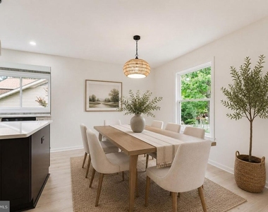 7107 Sontag Way - Photo Thumbnail 5