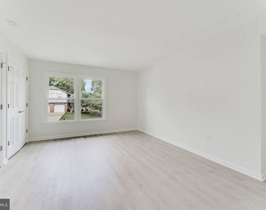 7107 Sontag Way - Photo Thumbnail 21