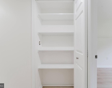 7107 Sontag Way - Photo Thumbnail 38