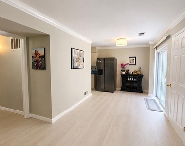 8913 Cromwell Drive - Photo Thumbnail 7