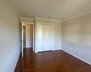 7412 Hallcrest Drive - Photo Thumbnail 22