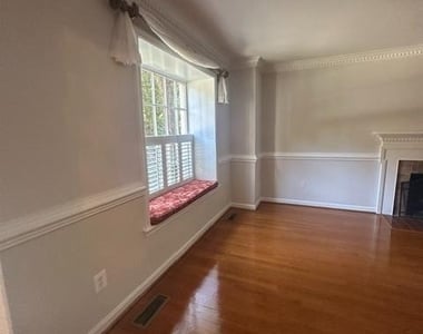 7412 Hallcrest Drive - Photo Thumbnail 10