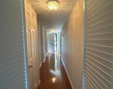 7412 Hallcrest Drive - Photo Thumbnail 9