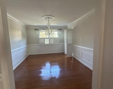 7412 Hallcrest Drive - Photo Thumbnail 15