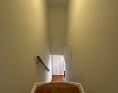 7412 Hallcrest Drive - Photo Thumbnail 13