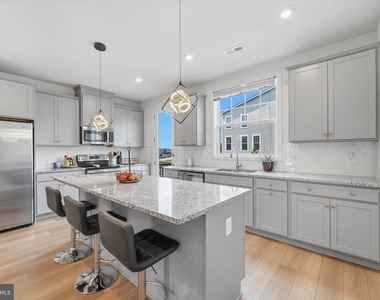 4256 Frost Street - Photo Thumbnail 7