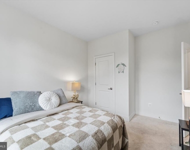 4256 Frost Street - Photo Thumbnail 4