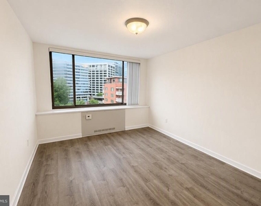 1111 Arlington Boulevard - Photo Thumbnail 2