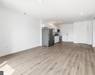 915 N Broad Street - Photo Thumbnail 3